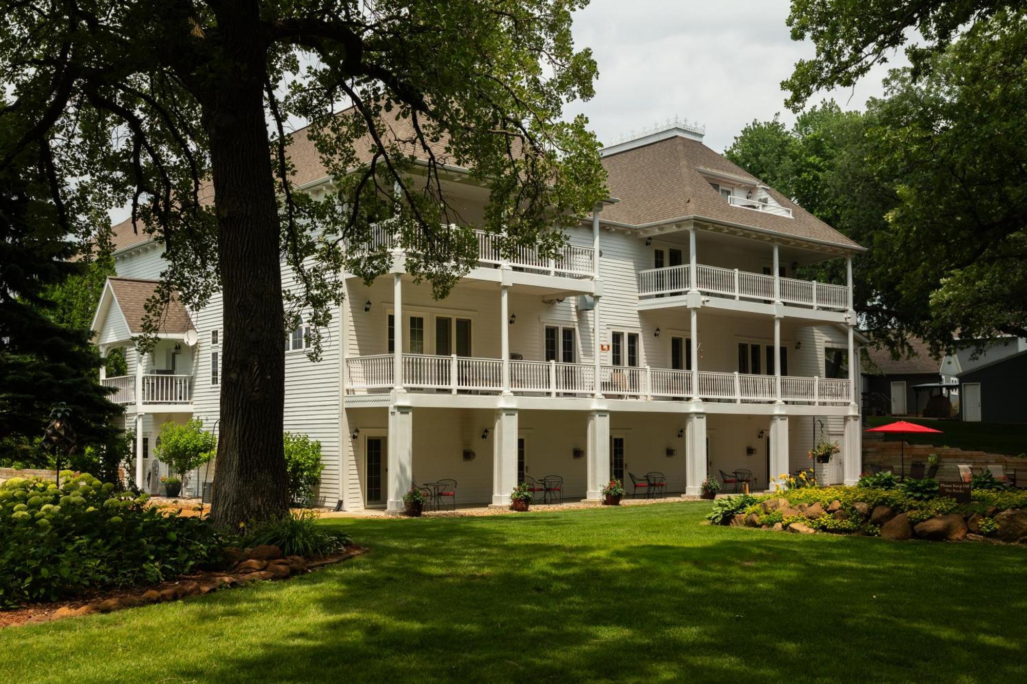 אוקובוג'י The Oakwood Inn מראה חיצוני תמונה